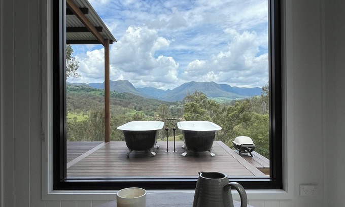 Darlington Cabin | Luxurious cabin designed to capture the breath-taking mountain views.
