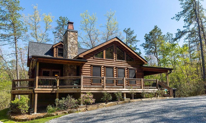 Cedar Mountain Cabin | Luxurious Cabin in DuPont State Forest near trails and recreation.
