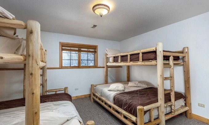 Oglesby House | Luxurious Cabin Villa Getaway