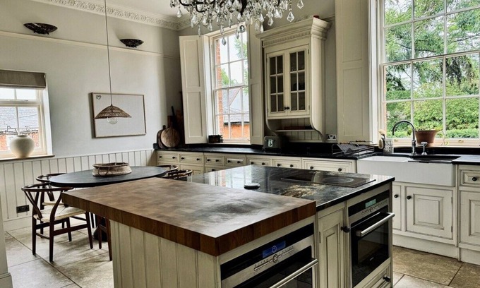 East Haddon House | Luxurious & Charming 4Bedroom House in Northamptonshire Sleeps8