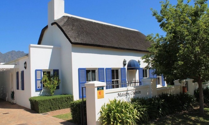 Franschhoek Cottage | Luxurious Chenin Cottage | 4 persons, 2 bedrooms | Swimming pool | WiFi