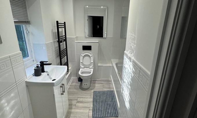 Colchester Apartment | Luxurious Coach House