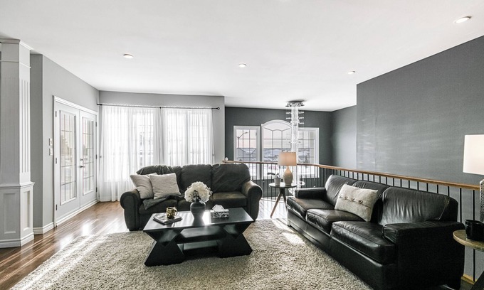 Sudbury House | Luxurious & Cosy Hill Top House with Hot Tub & Best Views of Sunset and City