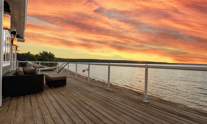 Tiny Cottage | Luxurious Cottage in Tiny 5bd4bth|Private Beach Front