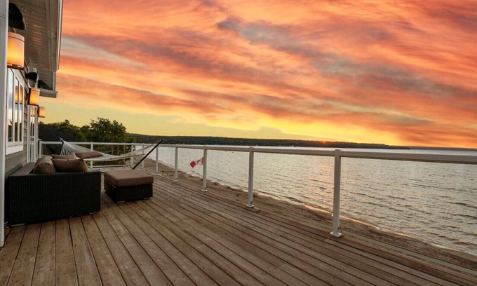 Tiny House | Luxurious Cottage in Tiny 5bd4bth Private Beach