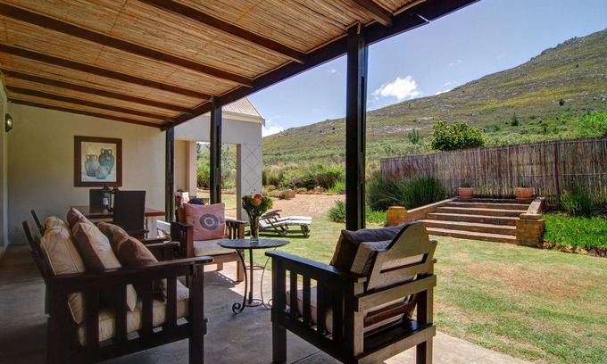 Stanford Villa | Luxurious Country Villa