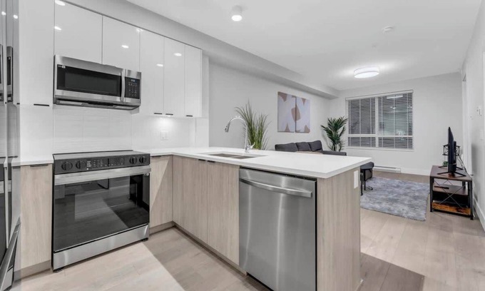Langley Apartment | Luxurious Cozy Condo in Langley