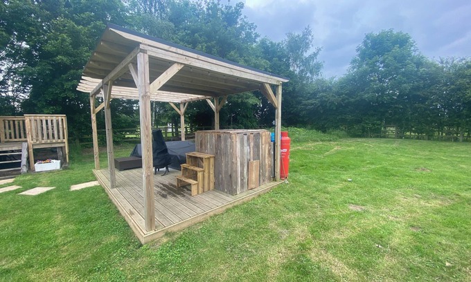 Severn Stoke House | Luxurious cozy converted horsebox retreat