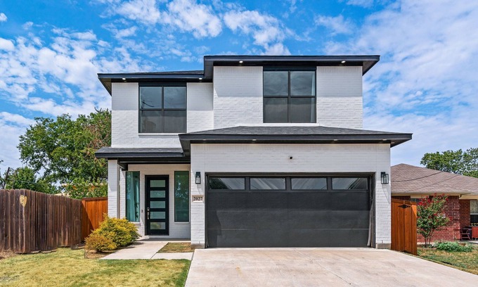West Dallas House | Luxurious Dallas Home - 5 minutes from Downtown 🌌