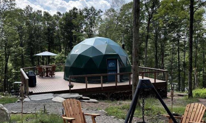 Swan Lake Cabin | Luxurious Dome with Stunning Views for a Romantic Glamping Getaway by Swan Lake, New York
