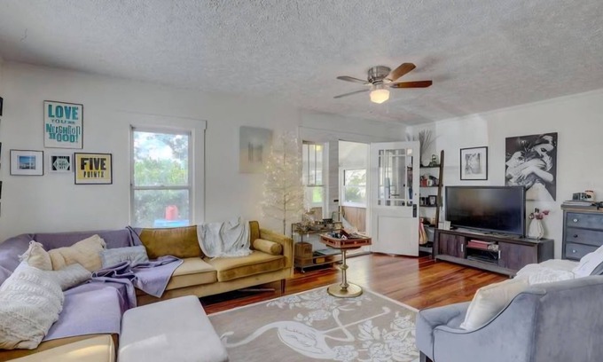 Crescent Heights House | Luxurious Downtown Pool Retreat - St. Petersburg - Pets Welcome