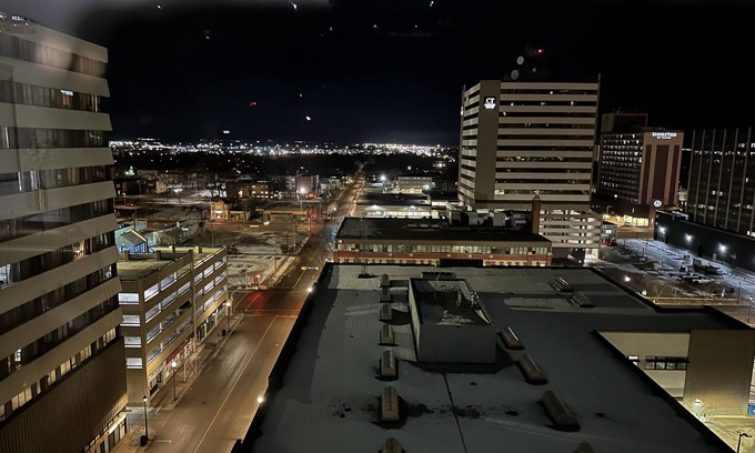 Regina Condo | "Luxurious Downtown Condo with Jetted Jacuzzi & Workspace - Business District"