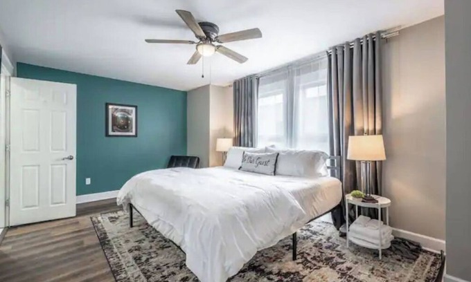 Old Northside House | Luxurious Downtown 3BR Townhome Dual King Beds Games Private Garage