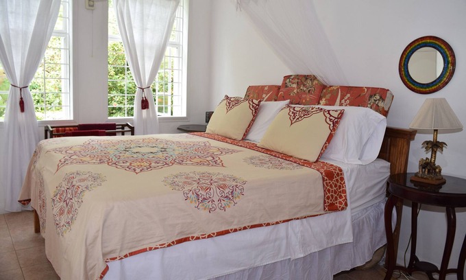 Pine Gardens House | Luxurious Eco friendly, Vegetarian Suite in the Hummingbird Apartment
