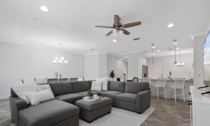 Wellington House | Luxurious Equestrian Townhome