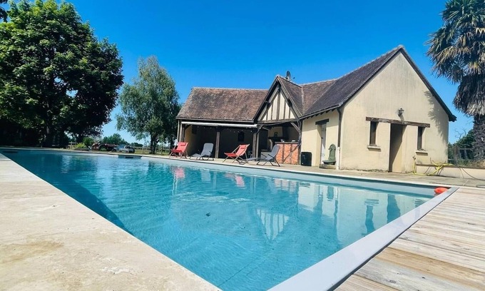 Le Lude Cottage | Luxurious Forest Retreat: Tennis, Pool, BBQ, Fireplace & More!