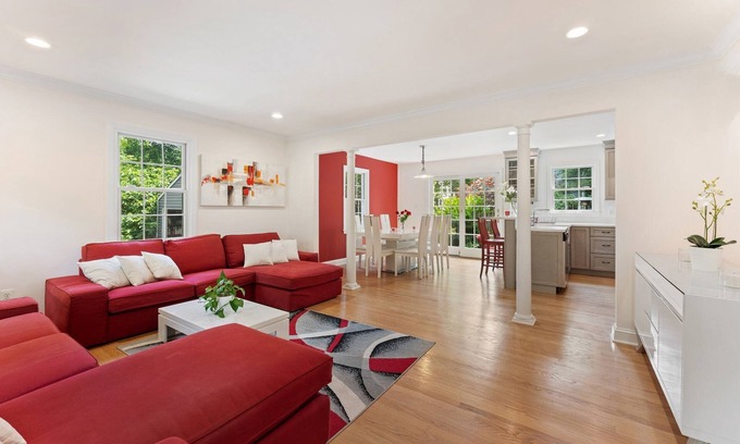 Bethesda House | Luxurious Fully Renovated House