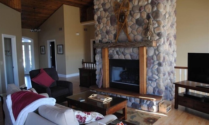 The Galena Territory House | Luxurious Galena Territory 5 Bedroom home, Hot Tub, Firepit