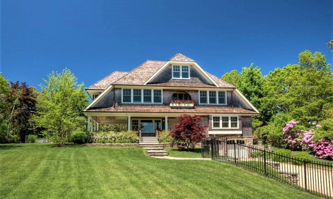 Shinnecock Hills House | Luxurious Gated 4-Bedroom retreat with BayOcean View