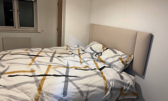 Osterley Apartment | Luxurious gated single bed flat