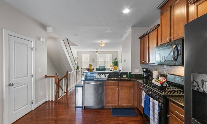 Stafford House | Luxurious Gateway near Quantico Base