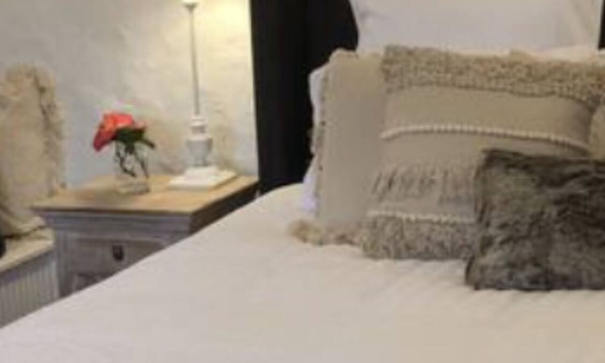 Crafers West Cottage | LUXURIOUS Gorgeous Cottage - In the Heart of Adelaide Hills