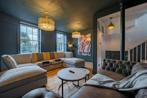 Bath House | Luxurious GRAND 6 BR Home in BATH - Perfect for Groups & Sleeps 12!