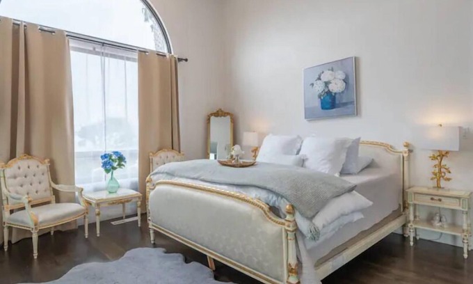 Elkhorn House | Luxurious guest house with Great Views of Monterey Bay