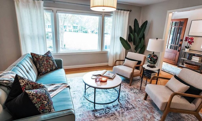 Forest Acres House | Luxurious Hidden Oasis in Forrest Acres