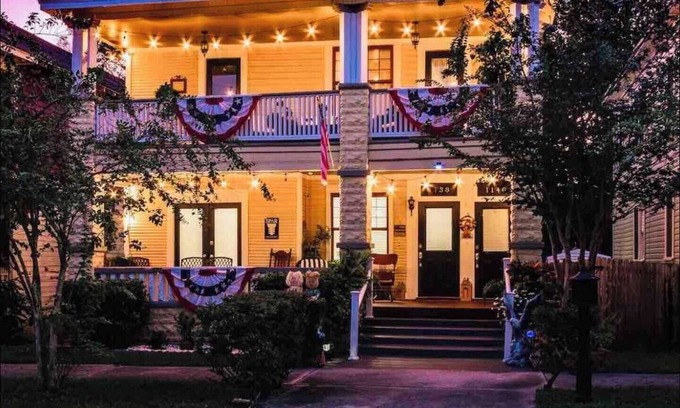 Urban Core House | Luxurious Historic Heart of Springfield Home