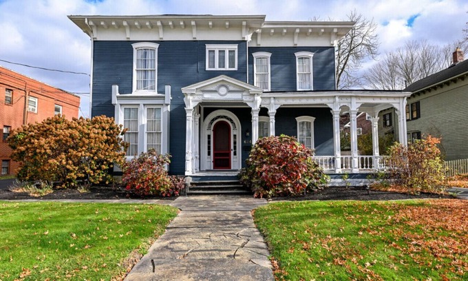 Niles House | Luxurious Historic Victorian