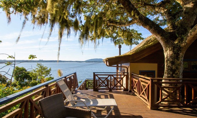 Florianopolis House | Luxurious house built around an ancient fig tree.