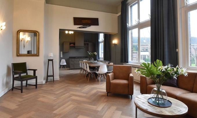 Enkhuizen House | Luxurious Holiday Home in Enkhuizen with Parking