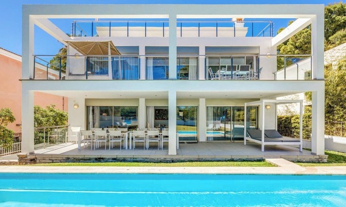 Alcudia House | Luxurious Holiday Home "Gemelos" with Sea View, Pool and Air Conditioning