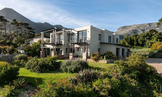 Noordhoek House | Luxurious holiday house with stunning sea views at the foot of Chapman's Peak