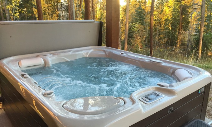 Fraser House | Luxurious Home,1 acre,6mile-W.Park,Hot tub,33miles-RMNP, 2 Masters, Steam Shower