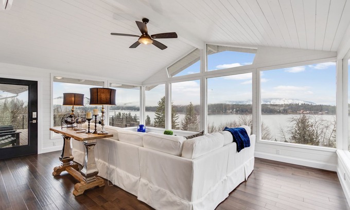 East Hope House | Luxurious home w/deck & lake views - close to golf, the lake, and skiing