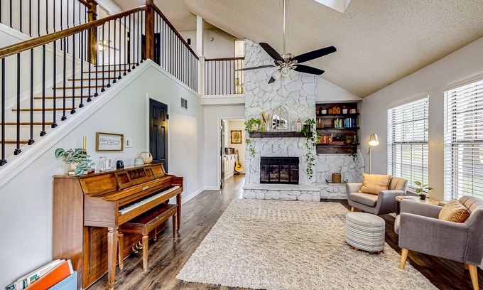 Rosewood Hill House | Luxurious home with private salt water pool, fenced in back yard + W/D