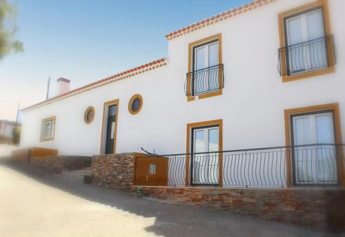 Mertola House | Luxurious House in Corte de Pao with Private Pool