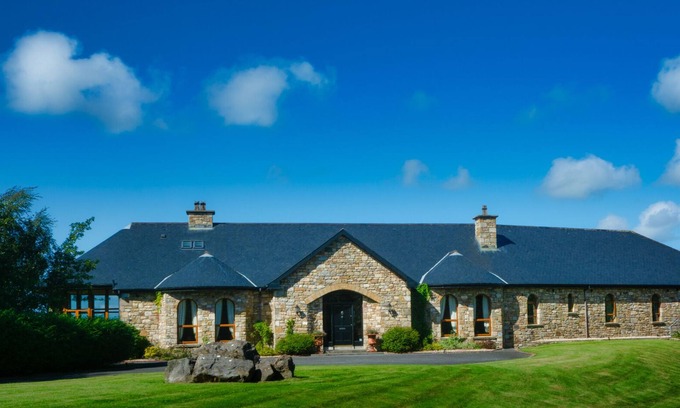 Rosses Point House | LUXURIOUS HOUSE in the Picturesque Village of Rosses Point