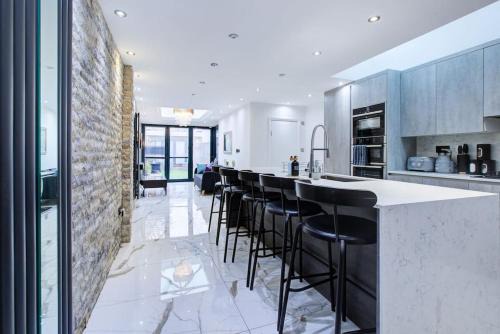 Leyton Apartment | Luxurious House Leyton sleep7+garden next to Stratford