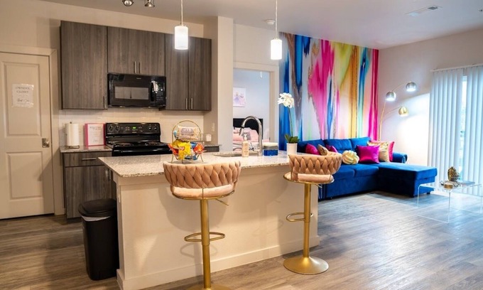 George Bush Park/Eldridge Apartment | Luxurious Houston Apartment