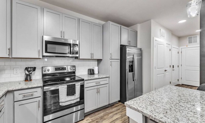 Hayes Apartment | Luxurious King 3BR Suite—Mins to Downtown Durham!