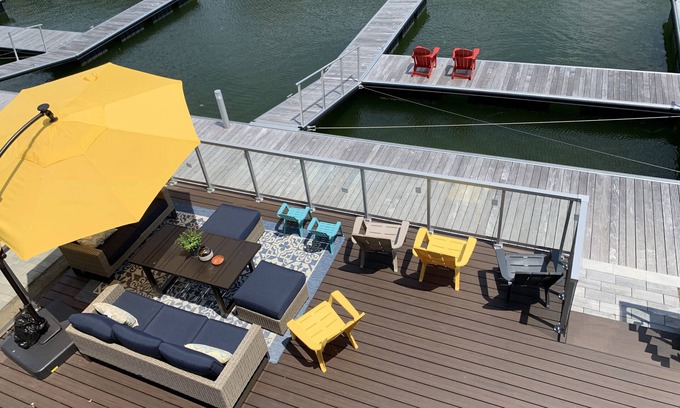 Innisfil House | Luxurious Lake front Island Twnhome Friday Harbour