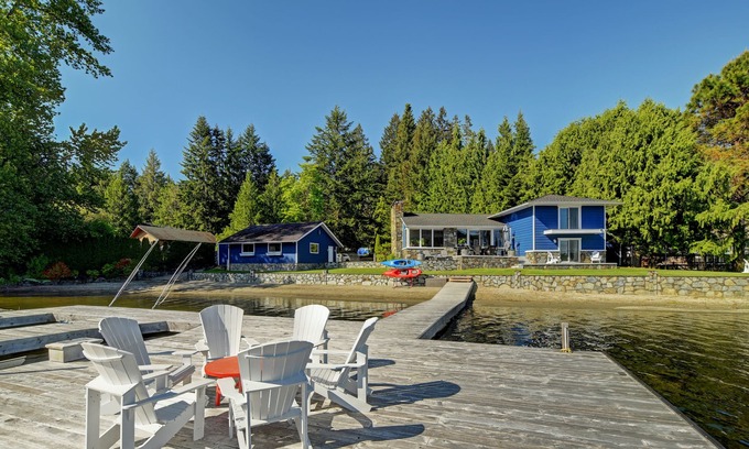 Shawnigan Lake House | Luxurious Lake House Estate