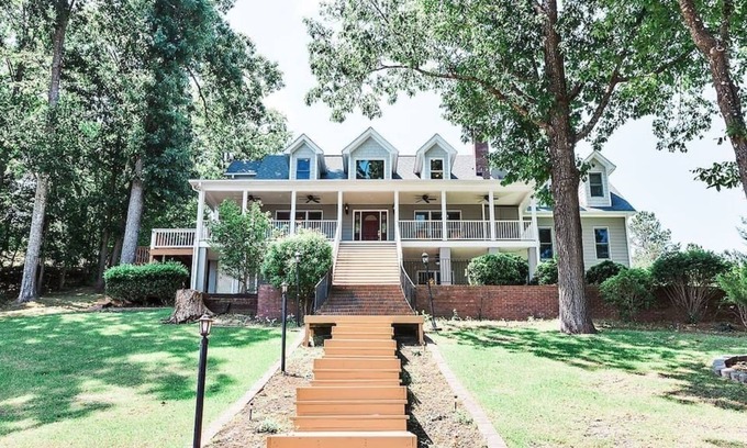 Ridgeway House | Luxurious Lake Wateree House