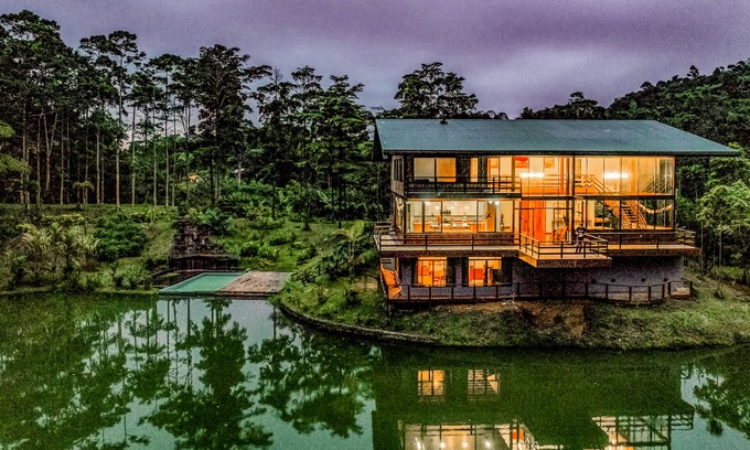 Penas Blancas House | Luxurious lakefront designer villa in a private reserve - near Arenal Volcano