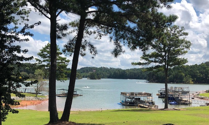 Dawsonville House | LUXURIOUS LAKEFRONT HOME, UNOBSTRUCTED VIEWS OF LAKE LANIER, NEAR ATTRACTIONS