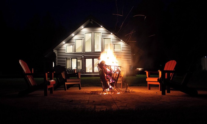 Moose Lake House | Luxurious Lakefront Log Home with Entertainment Building on Moosehead Laken