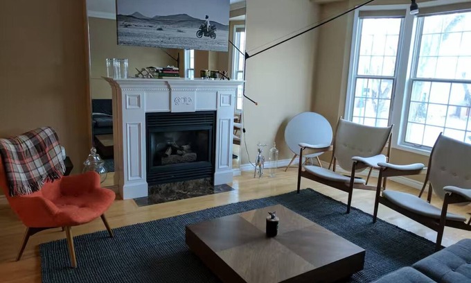Saskatoon Downtown House | Luxurious Large 3 Bedroom House in Varsity View